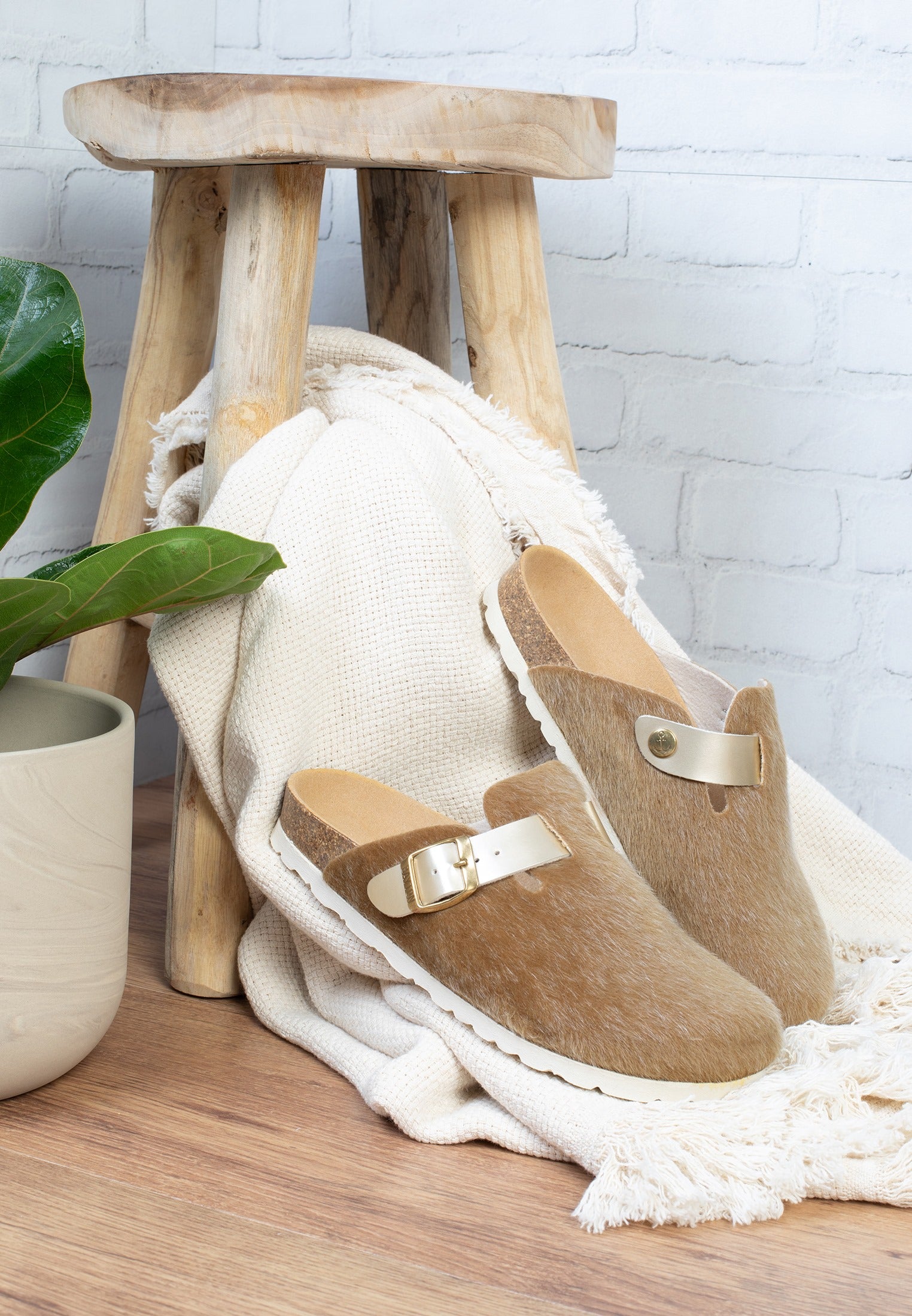 Moke Light Brown and Gold Clogs