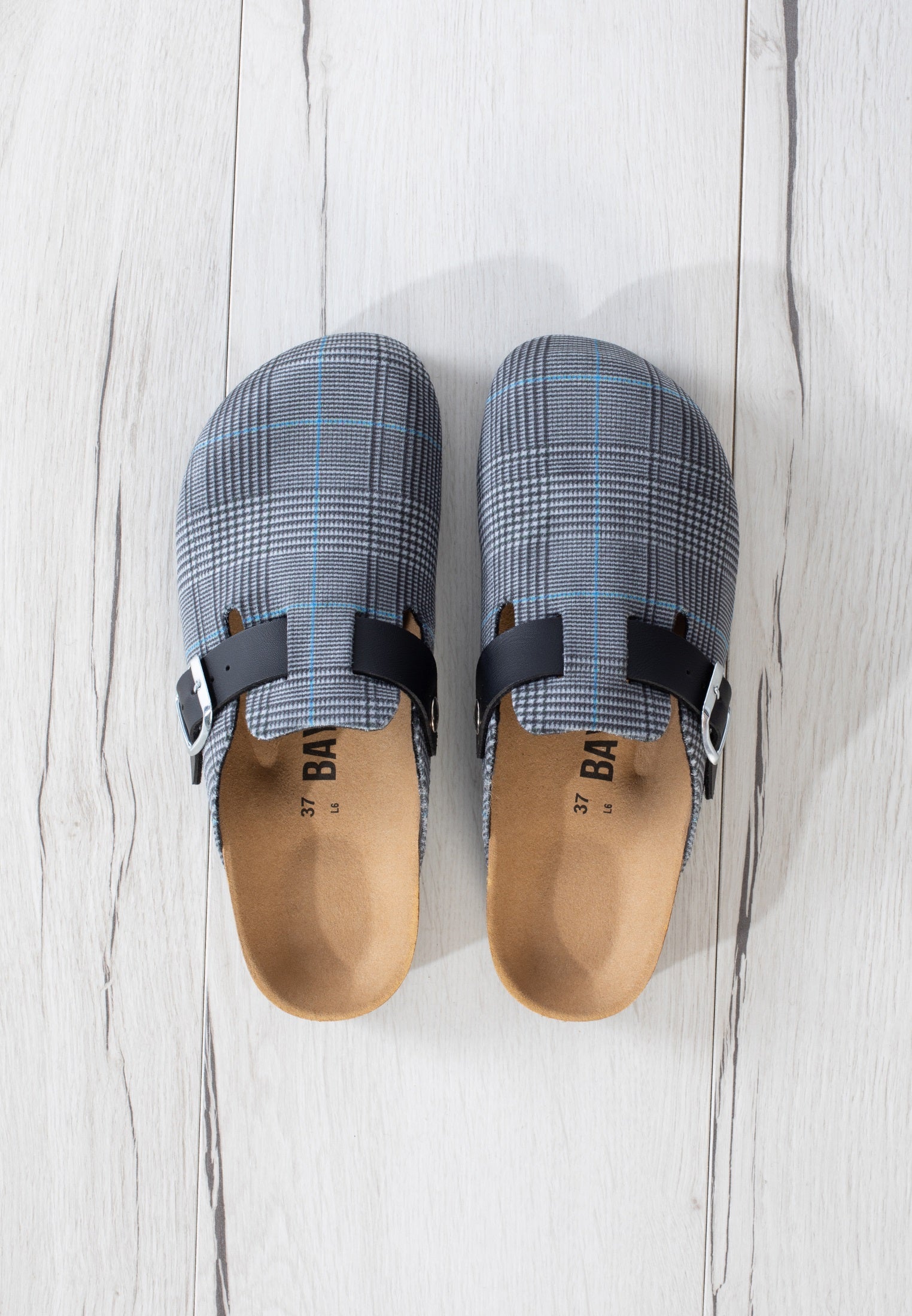 Moke Gray Clogs