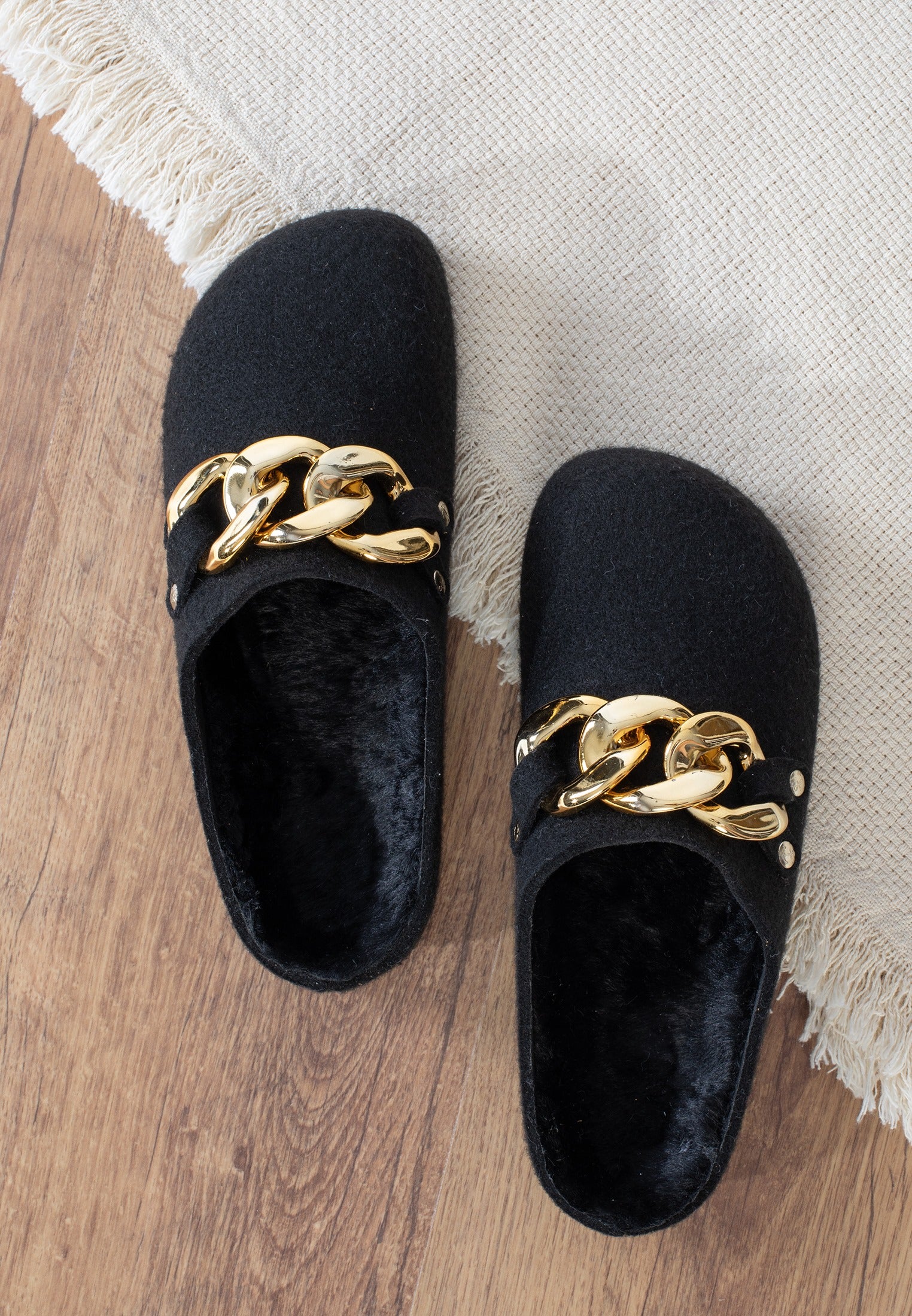 Avoriaza Black Clogs