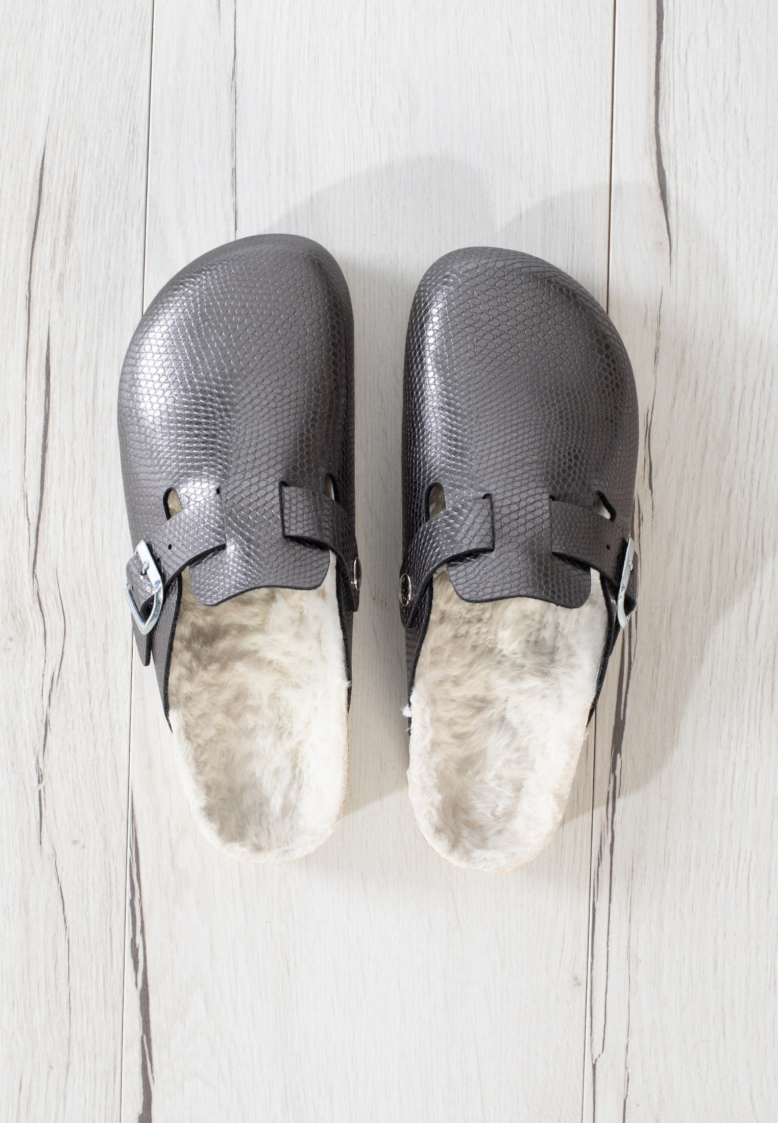 Moke Silver Clogs