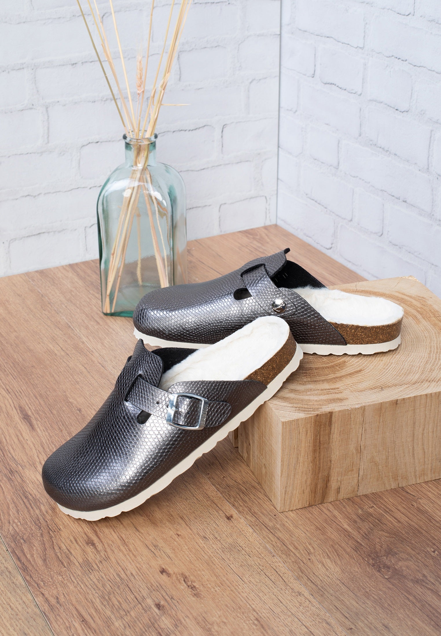 Moke Silver Clogs