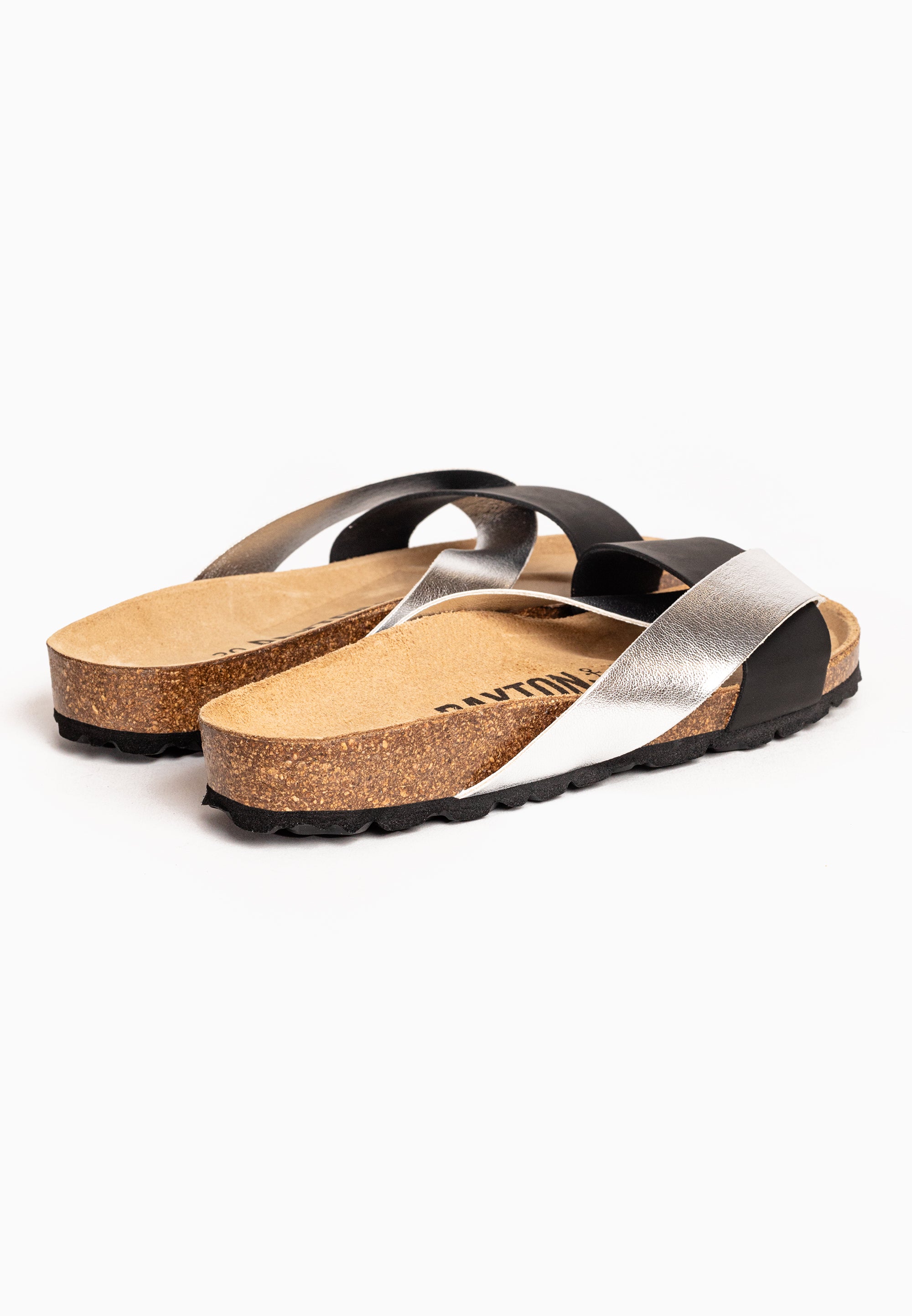 Sandalias Mildura con múltiples tiras en negro y plateado