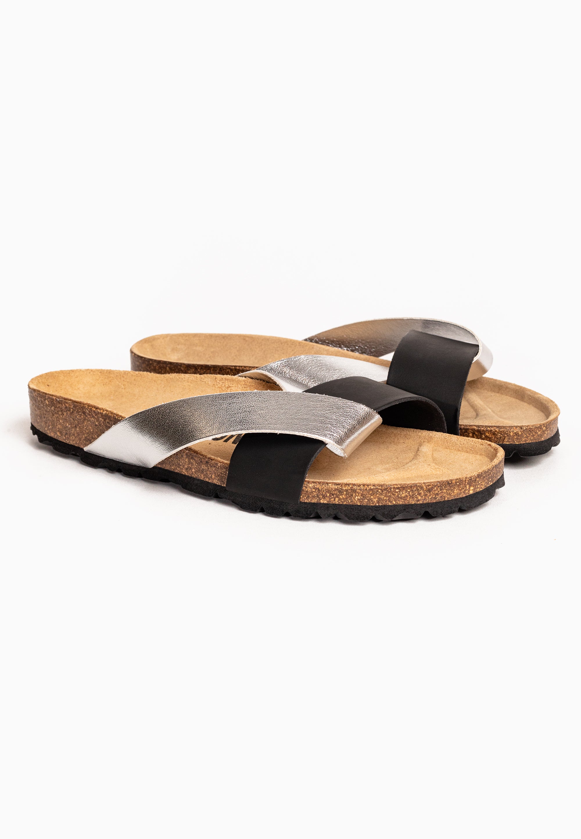 Sandalias Mildura con múltiples tiras en negro y plateado