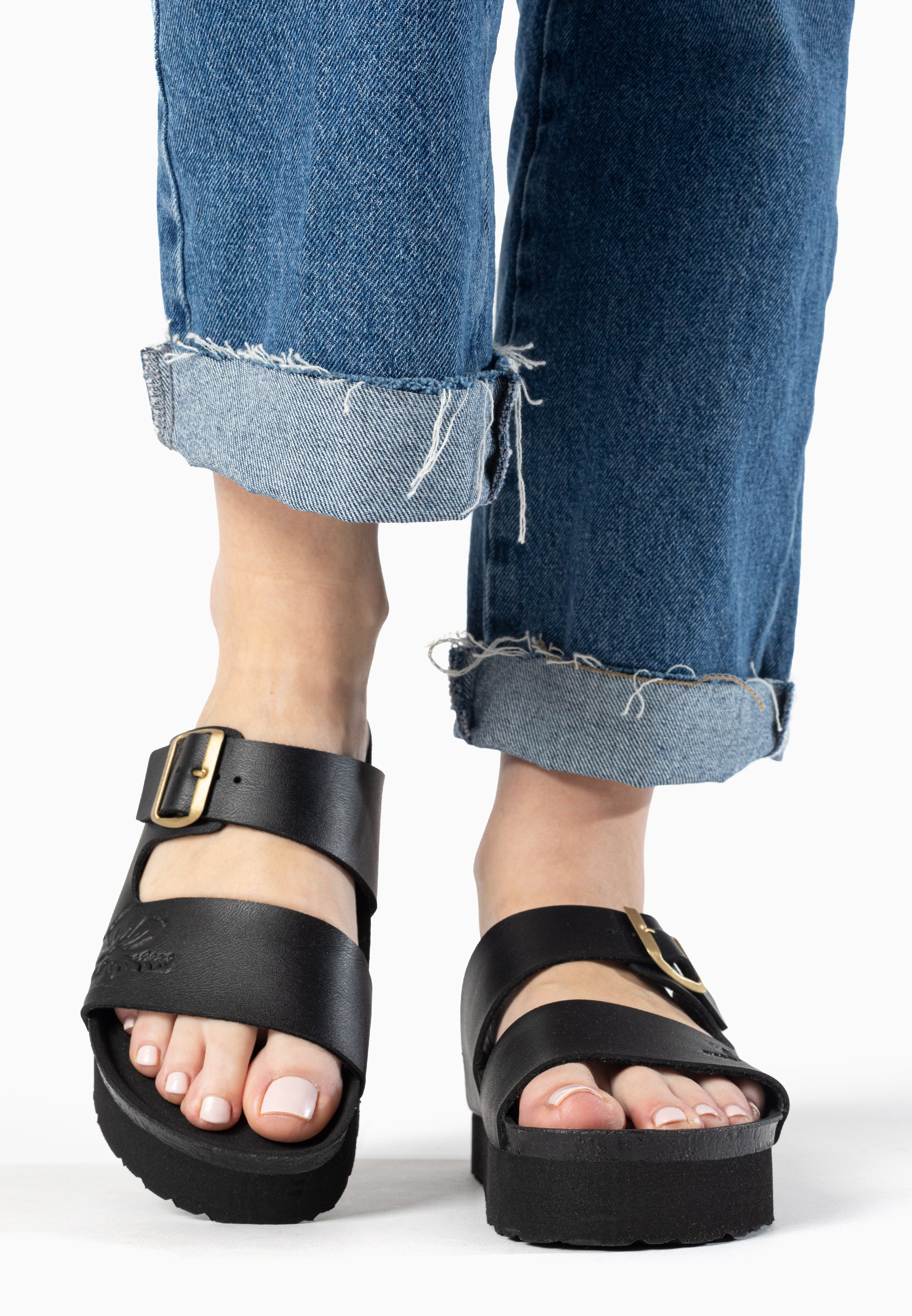 Jendo Black Platform Sandals