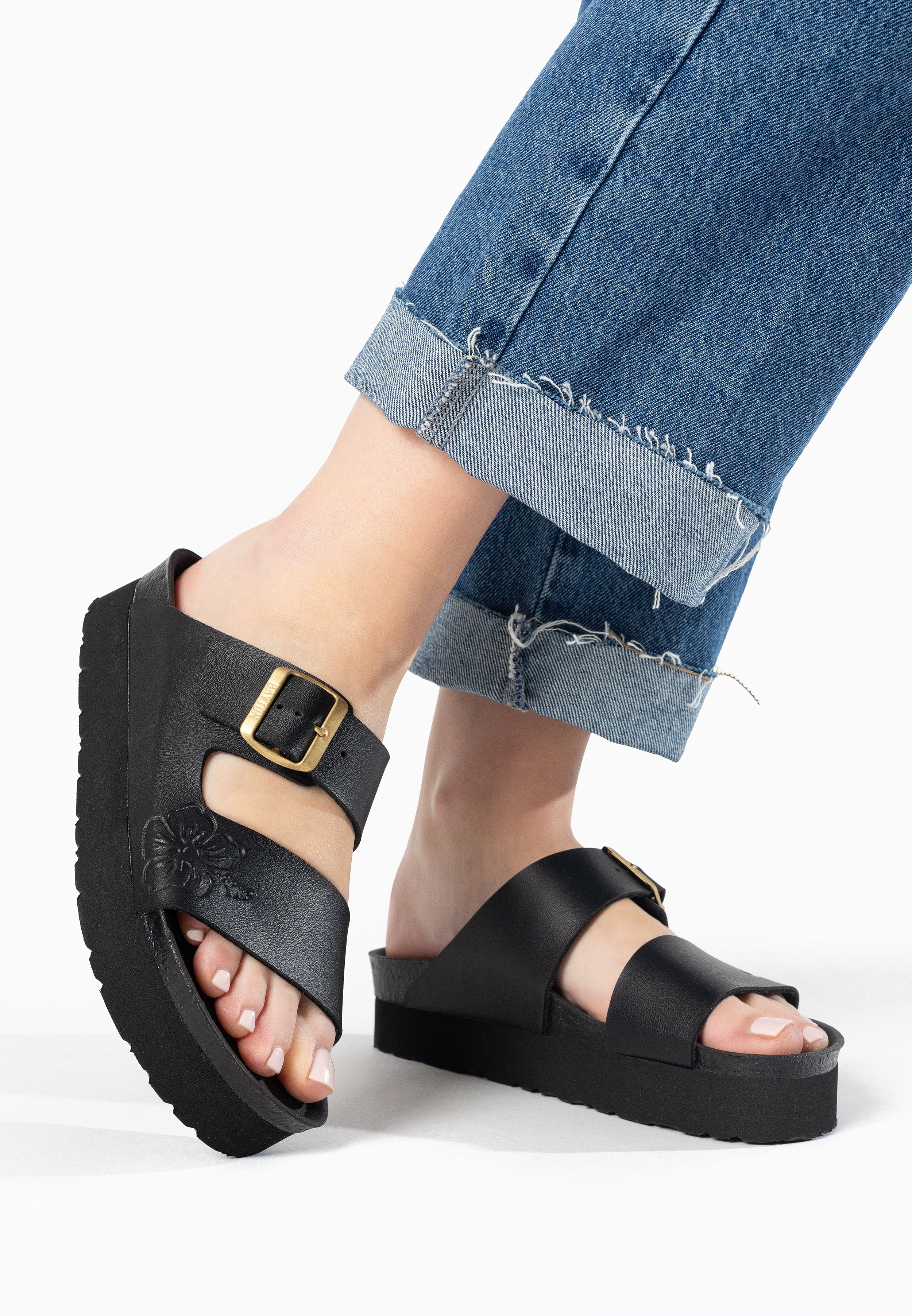 Jendo Black Platform Sandals