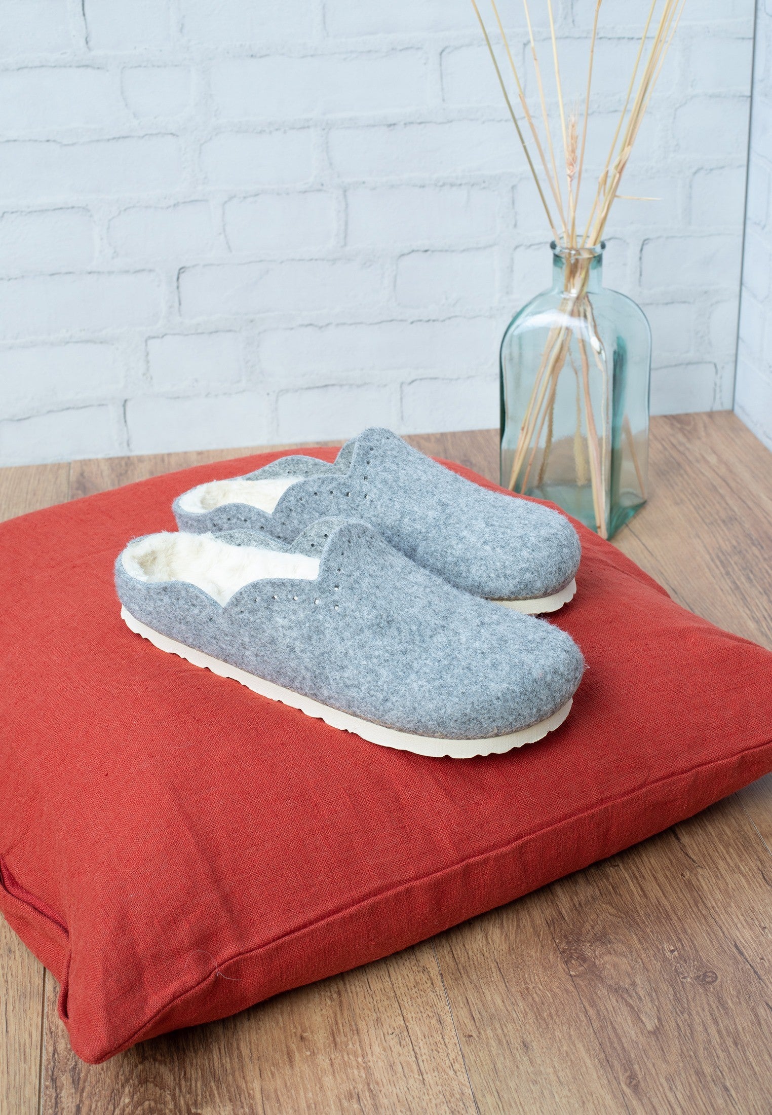 Alpilles Gray Clogs