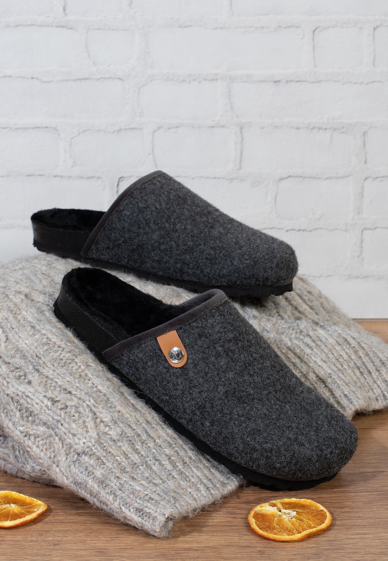 Kansas Dark Grey Clogs