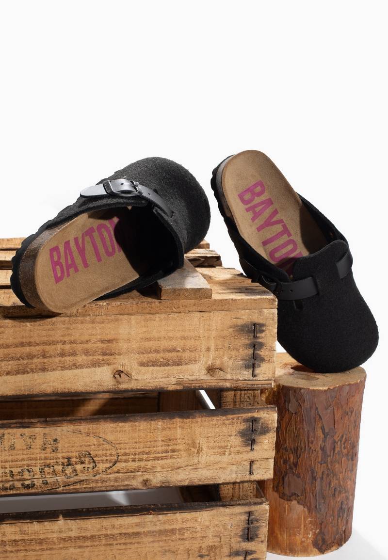 Moke Clogs Black