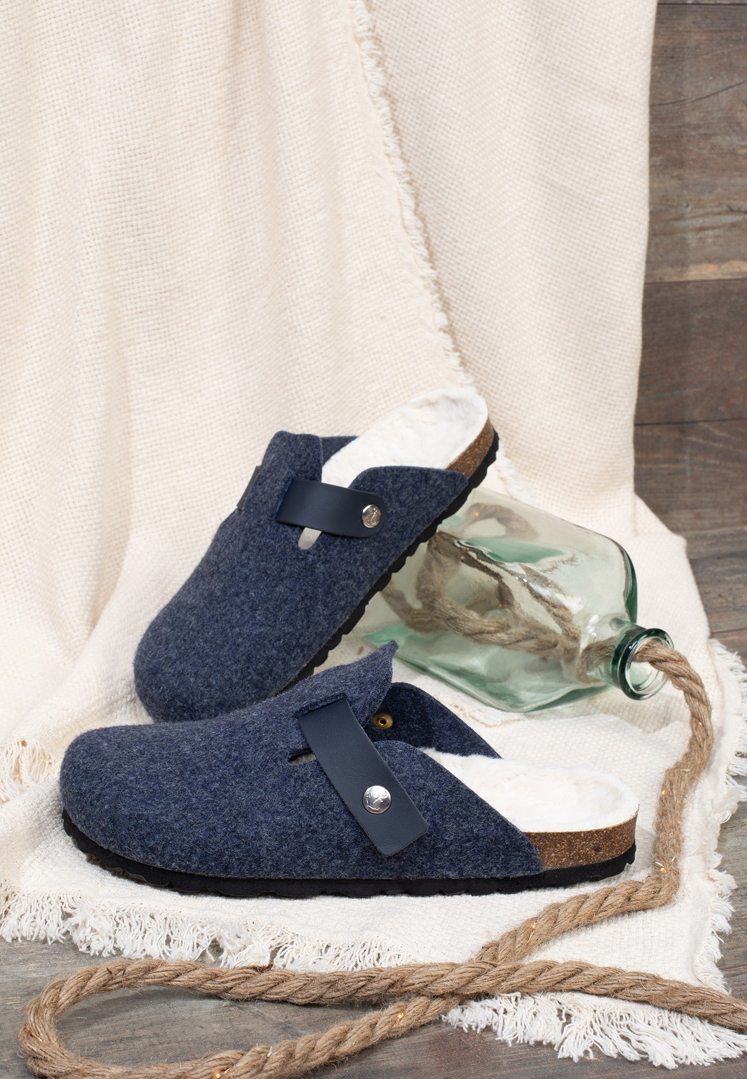 Solden Navy Blue Clogs